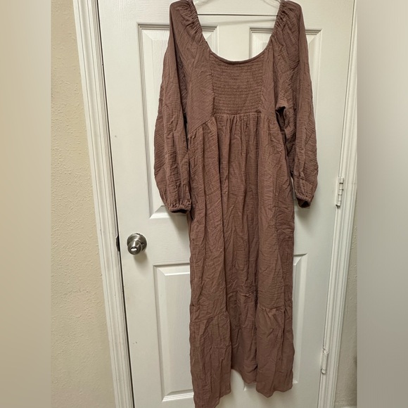 Women’s Dress - Picture 5 of 5